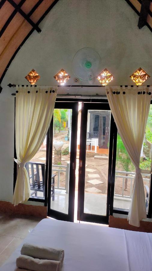 Meno Lodge Гили Мено Екстериор снимка